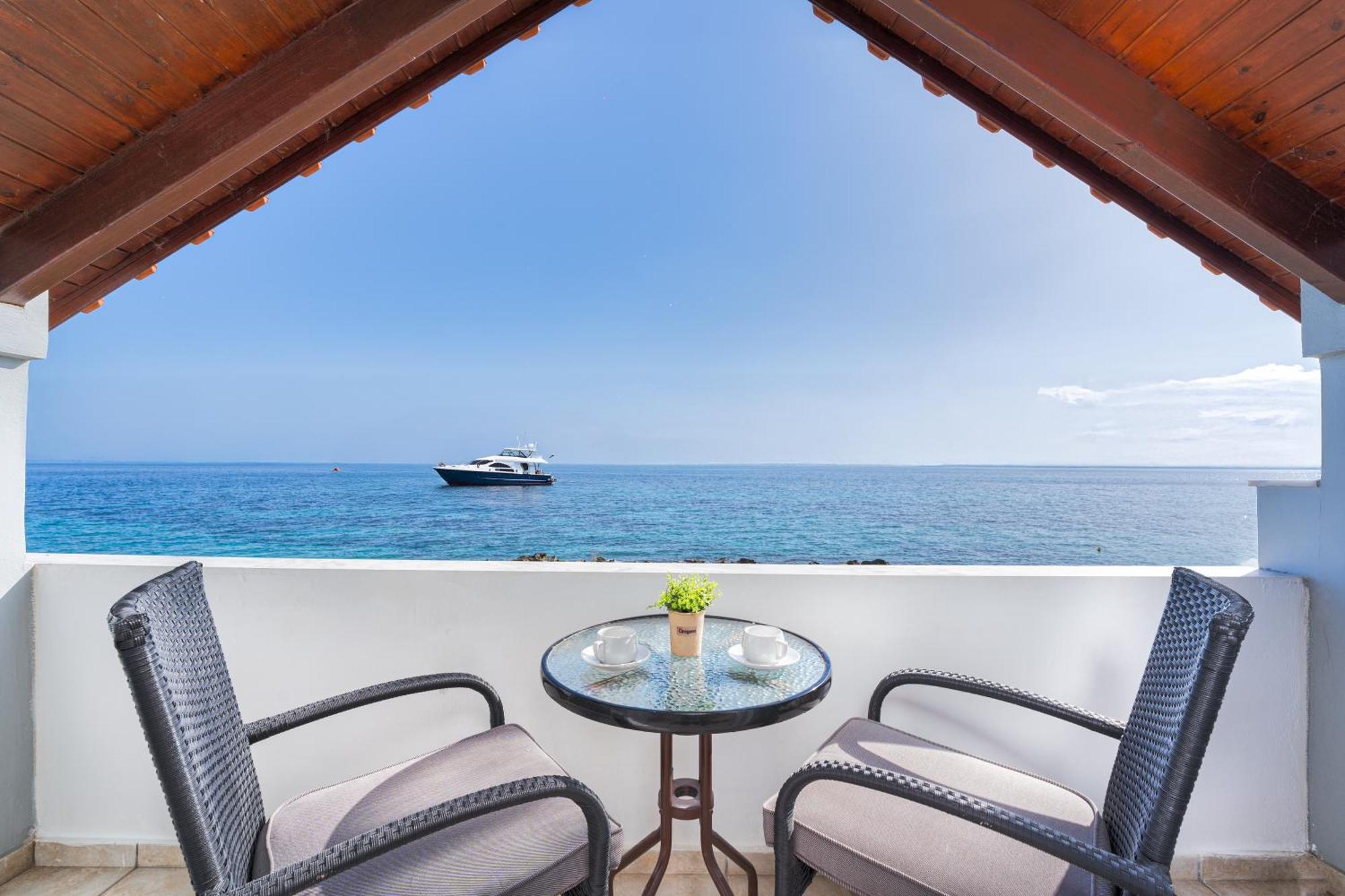 Elena'S Seafront Deluxe Studios Akrotiri  Екстериор снимка